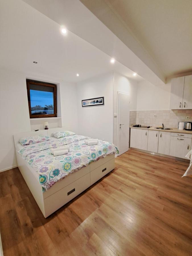 Meressa Nina&Leo Studio Apartments Novigrad Istria Eksteriør billede